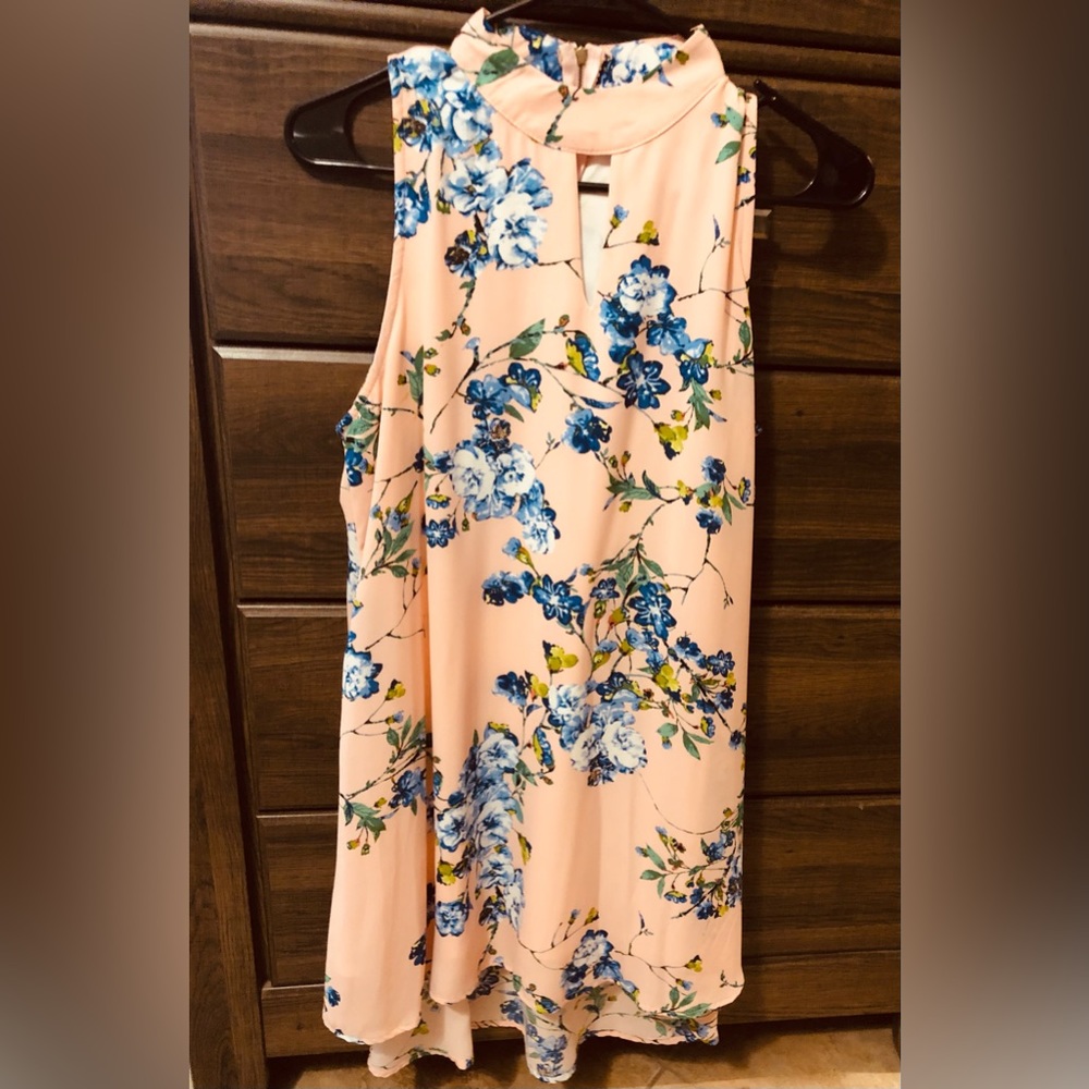 Sleeveless, lined dress. Size medium.